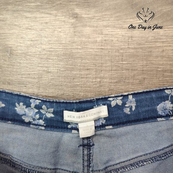 New York & Company Floral Print Denim Shorts Size 4 - Picture 2 of 7